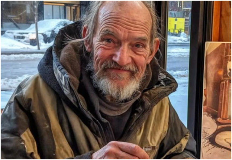 Un homme sans-abri m’a demandé de lui acheter un café pour son anniversaire – Quelques heures plus tard, il s’est assis à côté de moi en première classe