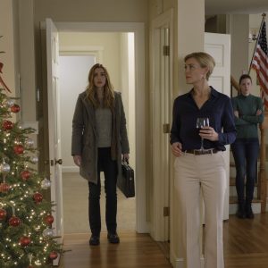 Après avoir payé 9 000 $ pour les études de ma sœur, je suis rentrée et j’ai trouvé ma chambre vide. Maman m’a dit : « Ton travail est terminé. Sors. » Et un verre s’est brisé à mes pieds. Des semaines plus tard, mon père a commencé à m’appeler frénétiquement parce que…