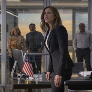 Ma belle-mère a hurlé : « Sortez de chez moi ! » Mon père n’a rien dit, et ma tante m’a hébergé. Des années plus tard, quand j’ai réussi, ils sont revenus me demander de l’argent. Et… ce que j’ai fait ensuite les a rendus fous de rage.