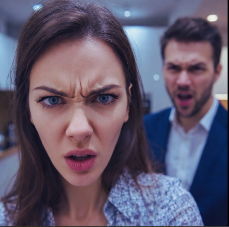 « Tu as endetté notre famille à cause de ton frère bon à rien ?! Tu nous as refilé ses problèmes sans même me demander mon avis ?! »