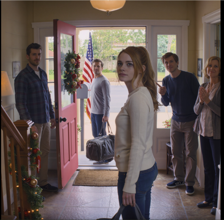 Ma mère a hoché la tête tandis que mon frère haussait le ton et me conduisait vers la porte : « Il vaut mieux que tu partes ce soir. » Je n’ai pas discuté, j’ai juste fait mes valises. Ce matin, mon téléphone n’arrêtait pas de sonner.