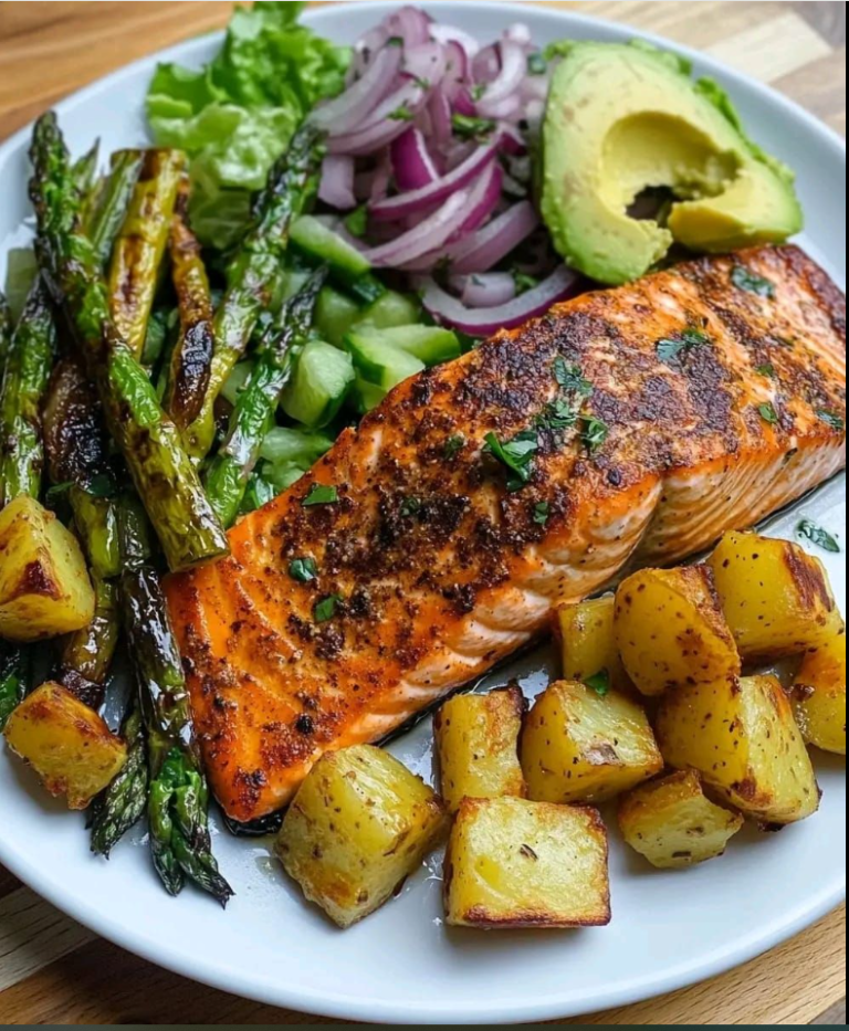 Saumon poêlé rapide et sain avec asperges et pommes de terre rôties