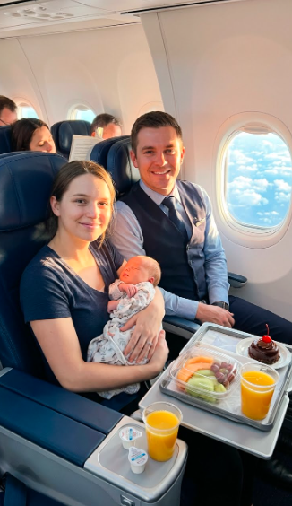 Une mère, s'endormant avec son bébé, ne s'aperçut pas qu'elle était appuyée contre le passager de première classe assis à côté d'elle ; mais lorsqu'elle se réveilla enfin, la scène qui l'entourait était totalement inattendue…