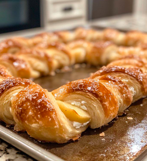 Couronne feuilletée au caramel, pommes et fromage frais