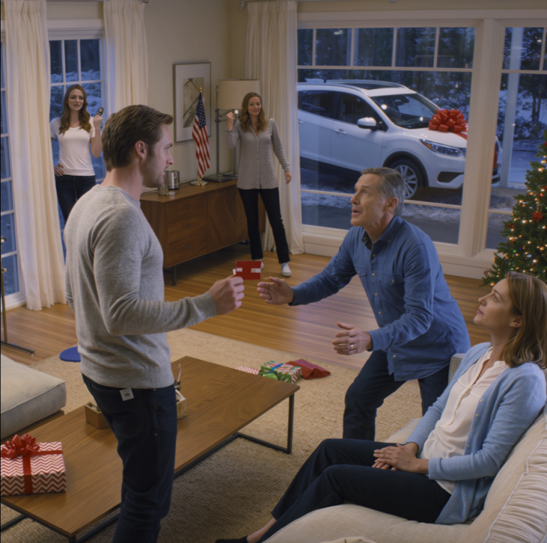 À Noël, papa m'a donné une carte-cadeau de 20 dollars pendant que ma sœur déballait les clés de sa nouvelle voiture. J'ai souri, j'ai dit merci et j'ai laissé tout le monde croire que tout allait bien… jusqu'au mois suivant, où il m'a appelé pour me demander de l'aide concernant son prêt hypothécaire – et je lui ai aussitôt renvoyé une carte-cadeau de 20 dollars.